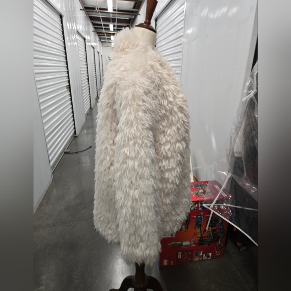 Dylan Los Angeles Faux Fur Shaggy Coat | Cream White | Size Small | NWT - Picture 4 of 10